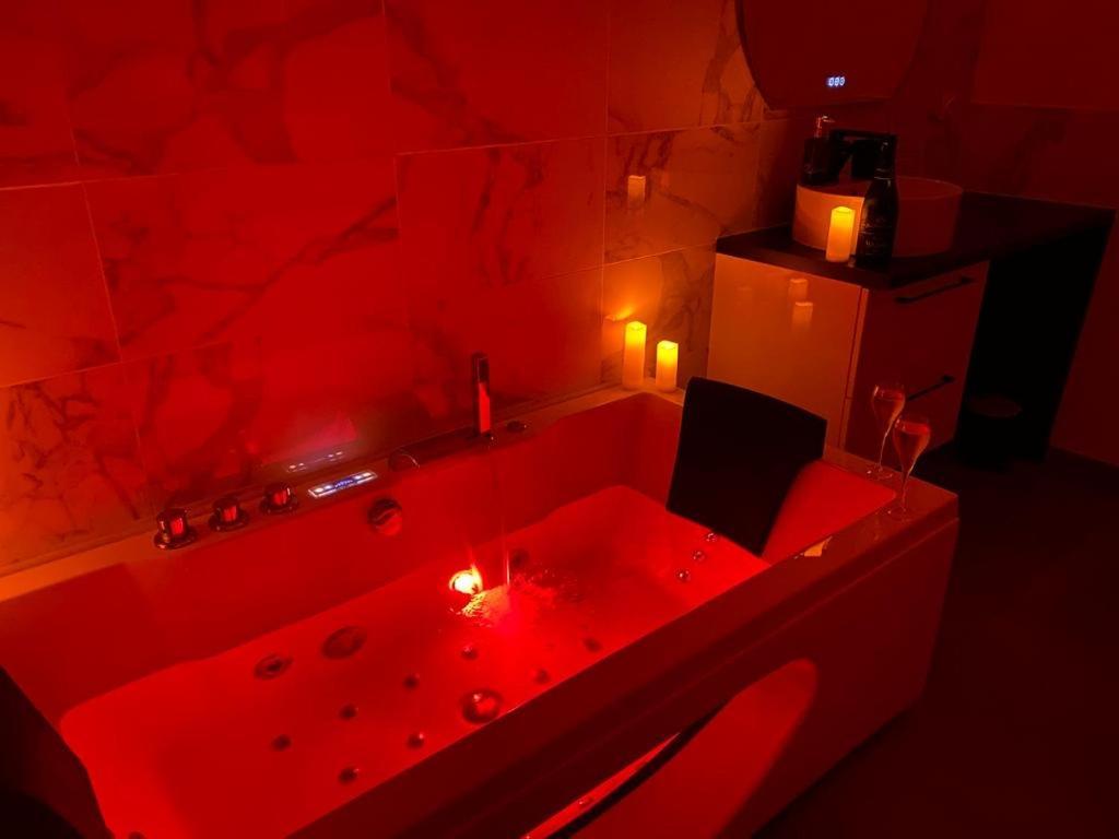 Trog'love: Balneo Detente Dans Troglodyte * Tours